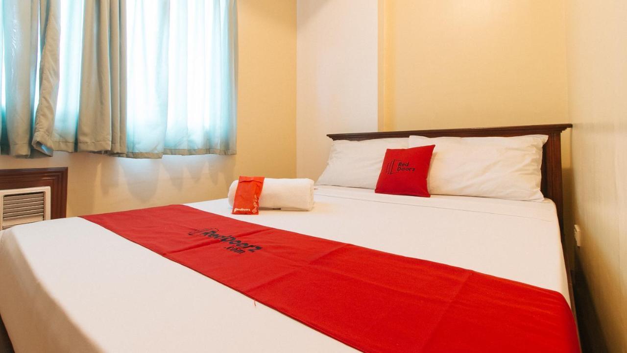 Hotel Reddoorz @ Moonwalk Paranaque 2*
